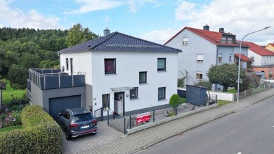 Familienfreundliches Einfamilienhaus mit Wintergarten
 im Herzen von Deining