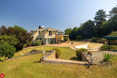 EXQUISITE VILLA IM ITALIENISCHEN STIL MIT EXKLUSIVER AUSSTATTUNG UND TOP LAGE