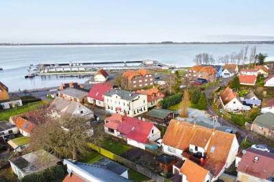 Ehemaliges Kapitänshaus - ca. 80 m vom Hafen Wiek auf Rügen - leerstehend