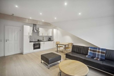 Mitten im Zentrum! 
Neu renovierte und möblierte 2 Zimmer Dachwohnung zur Miete