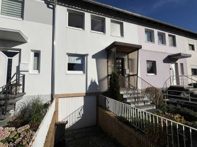 BÖTTGER bietet: Helles Reihenmittelhaus in ruhiger Wohnlage mit Garage in Garbsen OT. Frielingen