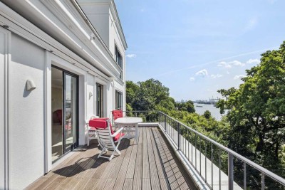 Ihr Logenplatz an der Elbe - wo Schiffe und Sonnenstrahlen den Tag begleiten