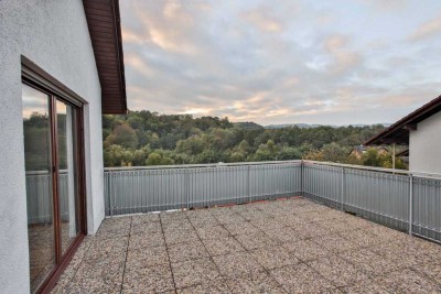 3 Zimmer Wohnung mit 30qm Dachterrasse & Balkon
