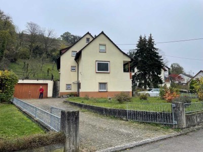 Geräumiges, preiswertes 9-Raum-Familienhaus in Sachsenheim-Ochsenbach