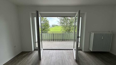2. OG / 4 Zimmer mit Balkon ab Dezember (frisch saniert)