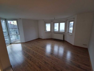 Wunderschön geschnittene 2,5 Zimmer Whg. in Königsbach