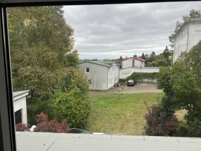 Leben im Grünen:  Großzügige Wohnung mit Gartennutzung