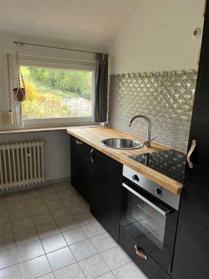 Helle 2-Zimmer Wohnung in S-Untertürkheim mit Einzelgarage, Küche, Garten, Keller & Dachboden