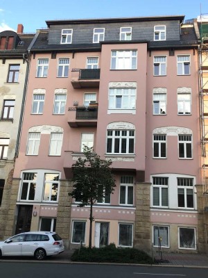 Günstige,sanierte 3-Zimmer-Wohnung mit Große Küche (22m2) in Zentrum.