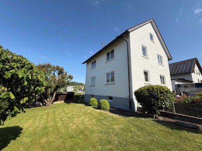 *** Zweifamilienhaus mit Potential mitten im Grünen ***
