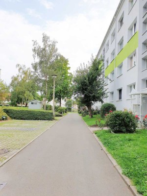 Alles neu macht der Mai: Sanierte 3-Raum-Wohnung mit Balkon in ruhiger Lage