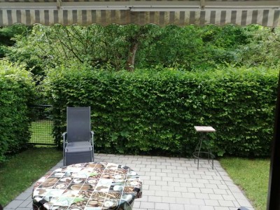 Selbstnutzung oder Kapitalanlage: 2-Zi-EG-Wohnung mit TG-Stellplatz u. Süd-Terrasse 1 km vom Zentrum