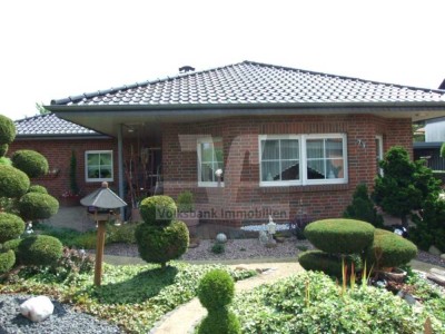 ***Großer Bungalow mit Doppelgarage und parkähnlicher Gartenanlage***