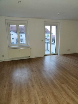 helle gemütliche Wohnung mit Balkon und Wannenbad in ruhiger Lage