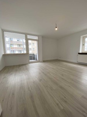 Gut geschnittene 3-Raumwohnung mit Balkon- Anfragen bitte über ImmoScout schicken