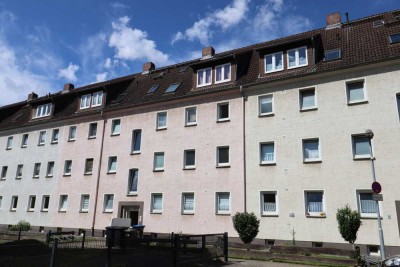 Gepflegte Dachgeschosswohnung mit kleiner Loggia, Keller u. Stellplatz