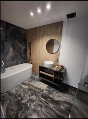 Luxuriöse 2-Zimmer-Wohnung mit Einbauküche und eigenem Garten