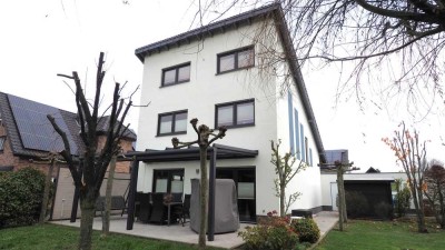 Ruhig gelegenes Einfamilienhaus mit Garage