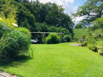 Attraktive 2-Zimmer-Wohnung in 51519, Odenthal mit eigener Terrasse, Gartenmitbenutzung und Carport.