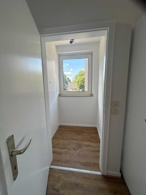 Exklusive, vollständig renovierte 2-Zimmer-Wohnung in Köln