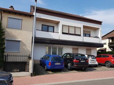 Gepflegte DG-Wohnung mit drei Zimmern und Balkon in Eisenberg/Pfalz