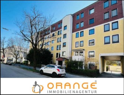 ***   WOHNUNG IN TOLLER LAGE MÜNCHENS   ***
1-Zimmer Wohnung mit Terrasse inklusive TG-Platz