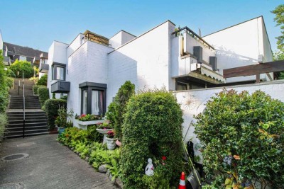 Wohnen im Erdgeschoss mit uneinsehbarer, großzügiger Terrasse und Garten