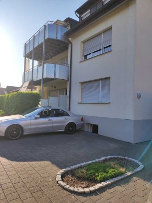 Freundliche und modernisierte 3-Raum-Wohnung mit gehobener Innenausstattung mit Balkon in Ingersheim