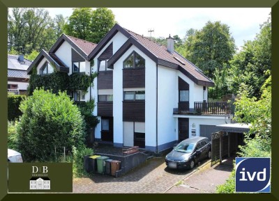 Großzügiges Zweifamilienhaus mit tollem Fernblick