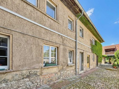 Reizvolles Zweifamilienhaus mit Entwicklungsmöglichkeiten in zentraler Lage von Frohburg