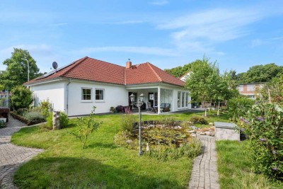 Bungalow mit Wohlfühlfaktor: Kamin, Garten und viel Platz zum Leben.