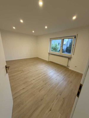 Erstbezug nach Sanierung - 3 Zimmer EG-Wohnung mit Balkon/Garten in Rheingönheim