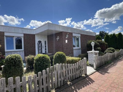 Reihenendhaus (Bungalow) mit Garten und Wintergarten