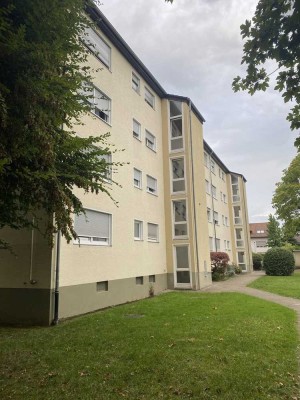 Helle 4-Zimmer-Wohnung - mit Balkon - Lage in Bahnhofsnähe