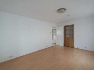 ATTRAKTIVE 2 ZKB-EG-WHG. MIT GROSSER WOHNKÜCHE, AN BERUFSTÄTIGES PAAR, WG-GEEIGNET