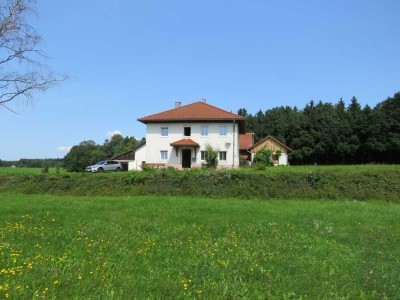 Vierseithofstelle in absolut ruhiger fast Alleinlage mit Aussicht zw. Deggendorf und Passau