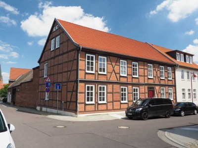 Schöne 2-Zimmer-Dachgeschosswohnung mit Einbauküche in Burg