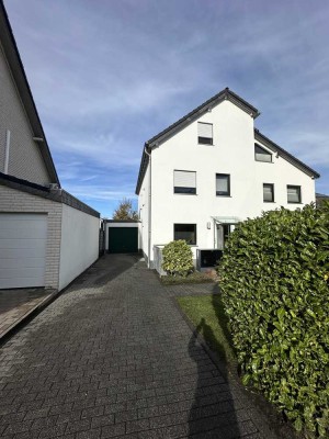 Exklusive, geräumige, moderne Doppelhaushälfte mit 2 Wohneinheiten in Herzogenrath Raderfeld