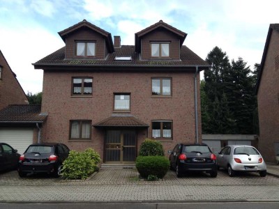 Gepflegte Wohnung mit zwei Zimmern und Balkon in Würselen
