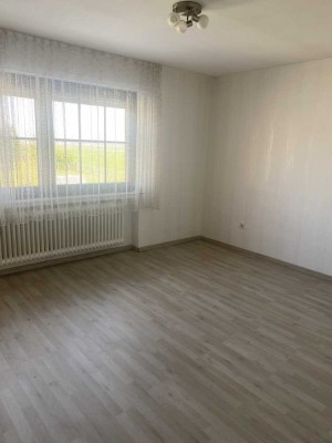 Doppelhaushälfte mit großen Garten in ruhiger Lage