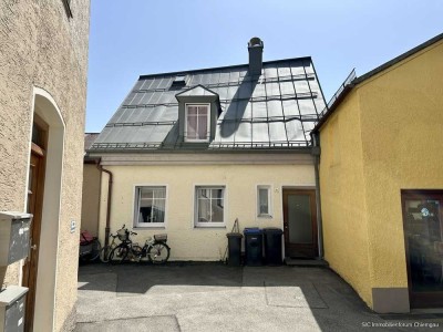 Vermietetes Altbau-Anbauhaus in zentraler Lage in Traunstein - Maxstraße!