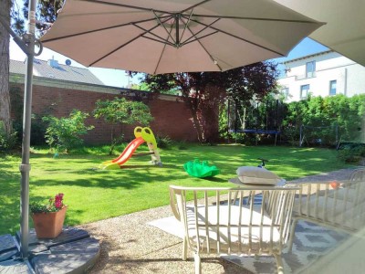 "Haus-im-Haus"- Einzigartige Maisonette -Wohnung mit eigenem Garten, Garage und separatem Eingang