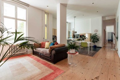 Stylish and spacious Altbau with loft flair, Pariser Straße.