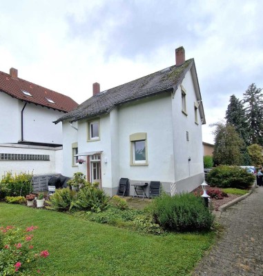 Singles aufgepasst! Sanierte Altbauwohnung in zentraler ruhiger Wohnlage