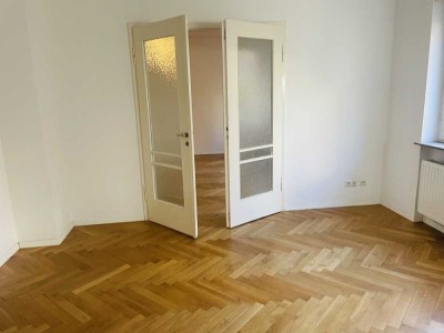 Altbau-Charme! Große 3 Zimmer Wohnung mit Balkon, Garten und Garage im schönen Lehenviertel