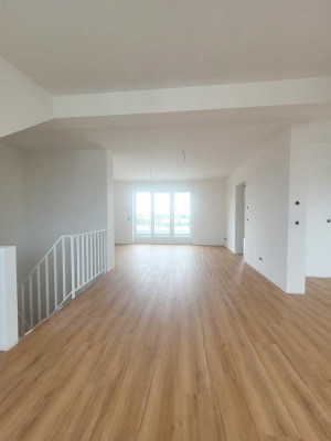 Maisonette Erstbezug Neubau - Hochwertige 3-4 Zimmer-Wohnung mit Balkon/Loggia und Fußbodenheizung