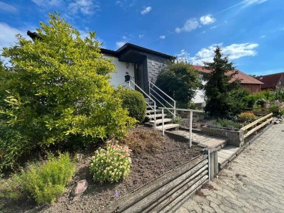 Modernisierungsbedürftiger, unterkellerter Bungalow in idyllischer Lage  in Grassel