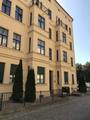 Helle, großzügige 2-Raum-Wohnung (90 m2), in Bestlage Stadtfeld-Ost, mit EBK, ohne Makler