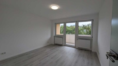 * WG geeignete * Mitarbeiterwohnung * 4 Zimmer * Balkon * Flughafen nah *