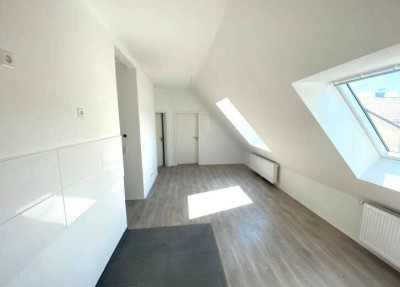 Zweifamilienhaus mit Gewerbeeinheit in zentraler Lage